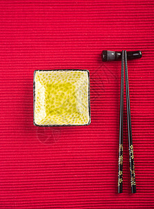 筷子 背景上两根铲子厨房餐厅寿司红色用餐盘子文化食物美食桌子图片