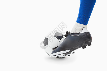 蓝球足球运动员控制球的蓝色球白色运动服世界黑色齿轮团队球衣杯子袜子足球鞋图片