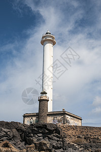 航海灯塔灯塔海洋建筑多云风景海岸线白色天空航海蓝色房子背景