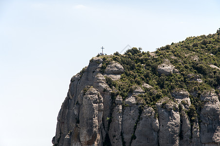 蒙特塞拉特山区顶峰游客爬坡岩石乡村蓝色天空绿色石头风景图片