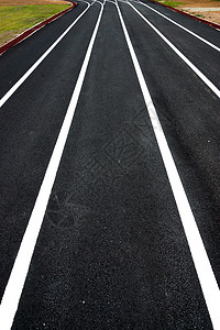赛道上的白色交通线警告路面城市作用旅行运动路标路线分数线条图片