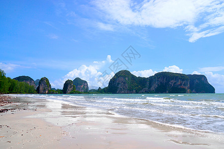 蓝色的天空在泰国Trang的Rajamangala海滩上海景太阳旅行热带天堂晴天海浪阳光海岸海洋图片