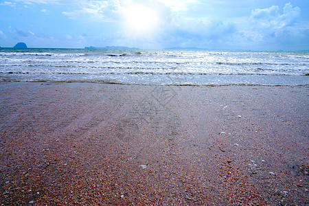 蓝色的天空在泰国Trang的Rajamangala海滩上海景假期冲浪天堂晴天海洋海浪海岸放松支撑图片