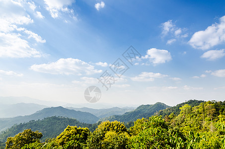 高角观察山上蓝色天空图片