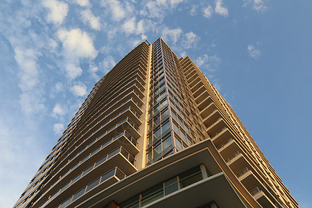 加拿大不列颠哥伦比亚公司针对蓝天建造新的高升楼天空财产蓝色建筑学商业住房高楼房子窗户工作背景图片