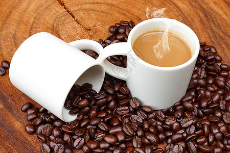 咖啡和木制背景的豆子休闲烘烤咖啡馆咖啡公司酿造咖啡厂时间火锅早餐时光图片
