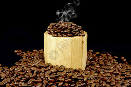 黑底咖啡豆烤焦了酿造茶几咖啡馆背景时间咖啡咖啡厂休闲烘烤时光图片