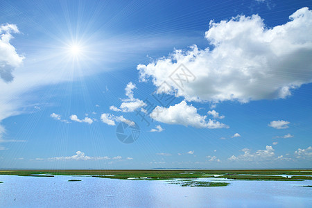 蓝天有云和太阳阳光水分气氛天蓝色蓝色积雨晴天天气雨云天空图片