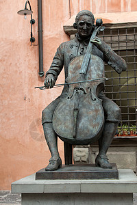 意大利卢卡Puccini的铜像 靠近他出生的房子艺术雕塑青铜蝴蝶歌剧雕像音乐作曲家背景图片