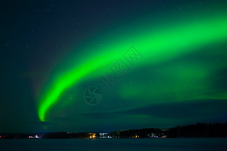 北极光亚暴宇宙异国天空北极光释放气氛电离柳树极光图片