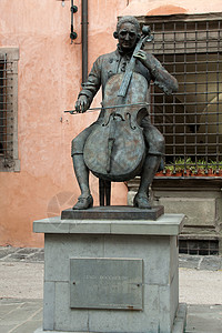 意大利卢卡Puccini的铜像 靠近他出生的房子蝴蝶艺术青铜音乐作曲家歌剧雕塑雕像图片