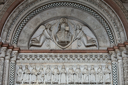Lucca  来自圣马丁大教堂外墙的详情门户网站宽慰教会建筑学艺术浮雕狮子雕塑图片
