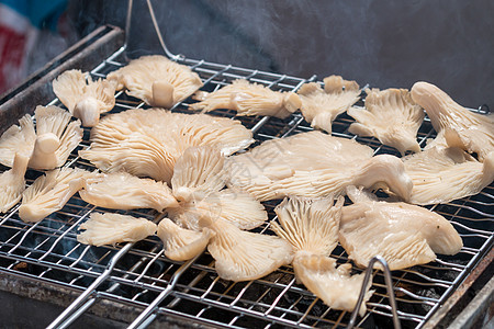 烤蘑菇油炸木头煎锅美食食用菌烹饪草药平底锅服务蔬菜图片