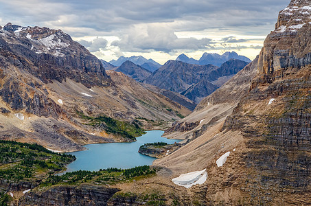野生动物景观 山脉和湖景 加拿大艾伯塔图片