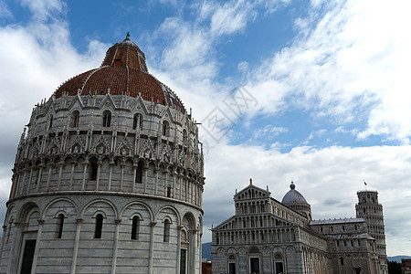 Pisa  圣约翰在米拉科利广场的浸礼会历史性场地广场游客洗礼池大教堂建筑奇迹圆顶正方形图片