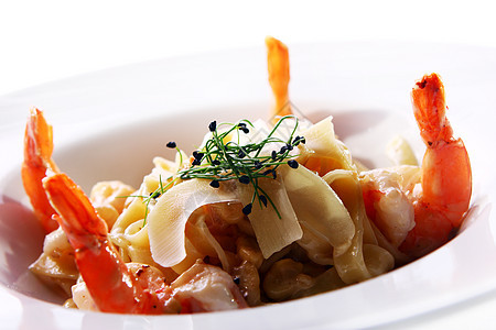 新鲜意大利意面 配有虾餐厅海鲜午餐面条烹饪营养小吃美食宏观菜单图片