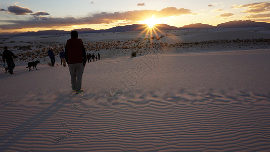 白沙沙漠位于新墨西哥的图拉罗萨盆地戏剧性水平沙丘海浪旅行旅游沙漠日落地质学冒险图片