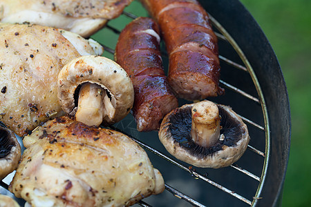 在烤架上用美味的烤肉烧烤牛肉美食架子腰肉小鸡食谱烹饪花园羊肉木炭图片