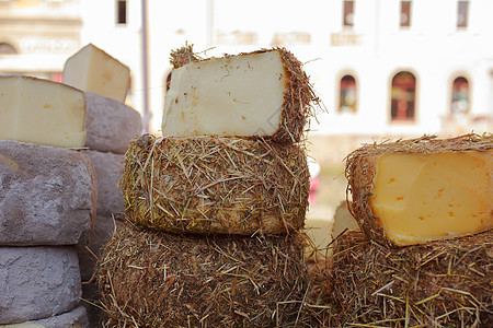 意大利奶酪食物美味羊乳奶制品熟食干草市场生产干酪美食图片