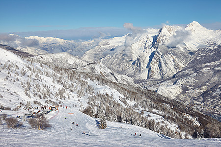 滑雪假期缆车爬坡运动山脉滑雪者电缆旅行闲暇升降椅图片