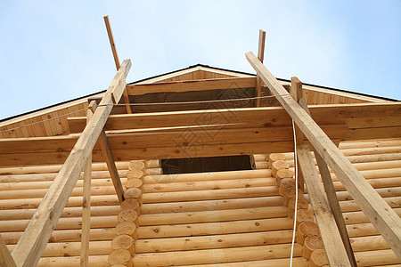 建造有木材的公寓房飞檐建筑学松树住房住宅天空三角形蓝色房子桁架图片