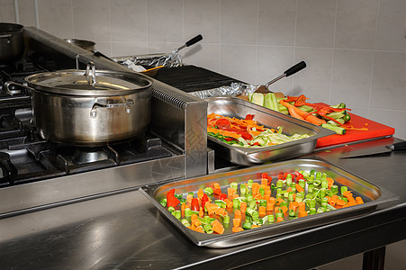 真正的餐厅厨房商业金属水平烹饪房间沸腾服务工业蔬菜橙子图片