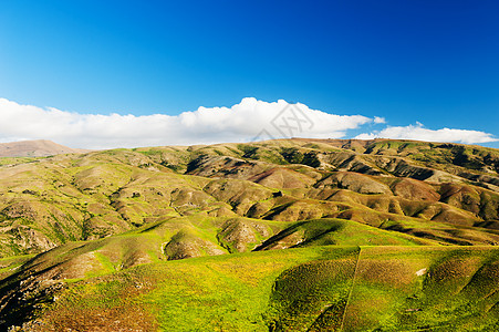 新西兰山丘天空高山路线曲线蓝色滚动日落牧场草原草地图片