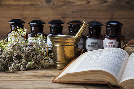 古老的自然医学 草药和药物温泉草本医疗叶子绿色药品植物香气木头食物图片