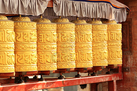 尼泊尔加德满都的佛教祈祷车图片