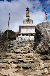 尼泊尔珠穆峰地区佛教节 尼泊尔天空白色旅游山脉脚步石头村庄佛塔建筑学蓝色图片