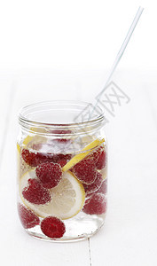 冷饮与草莓派对草本植物食物拉丁文化水果苏打玻璃薄荷柠檬图片