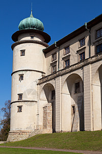 波兰城堡的视野建筑学法庭公园贵族地标天空纪念碑旅行蓝色庭院图片