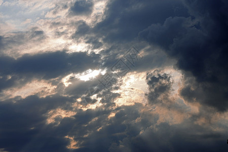 蓝天 白云和太阳柔软度天空天气晴天气象场景环境天堂阳光蓝色图片