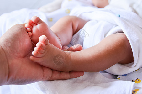 婴儿脚柔软度长子身体小脚父亲母亲睡眠人类妈妈新生图片