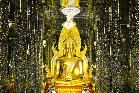 在大教堂玻璃的金佛像 犹泰萨尼的寺庙宗教扫管金子纪念碑雕塑雕像信仰图片