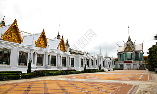 泰国乌泰萨尼的寺金子建筑学宗教寺庙文化旅行天空白色宝塔图片