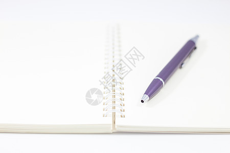 白百何杂志写真白背景上孤立的笔和螺旋笔记本背景