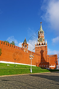 俄罗斯莫斯科红广场的时钟塔白色绿色天空红色石头城市阴影蓝色图片