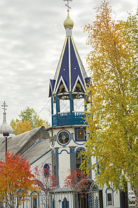 秋季风景宗教金子建筑学文化树叶蓝色圆顶树木天炉建筑图片