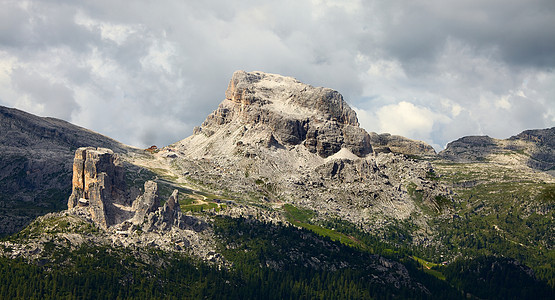 多洛米特旅行地形石头岩石悬崖编队登山远足荒野风景图片