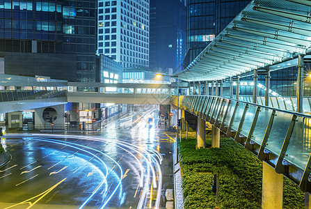 香港的车在市中心有灯光小道图片