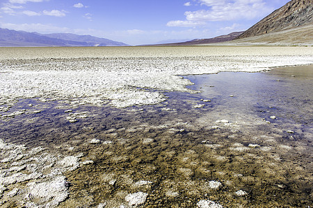 死盐湖湖床沙漠盐滩荒野河床盆地风景惊愕盐水地面图片