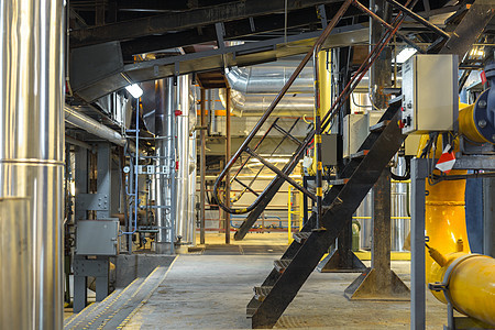 热电厂中的工业管线楼梯气体管道加热走廊地面技术梯子汽油金属图片