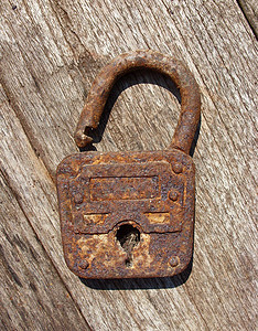 旧老生锈的锁锁挂锁金属钥匙锁孔安全图片