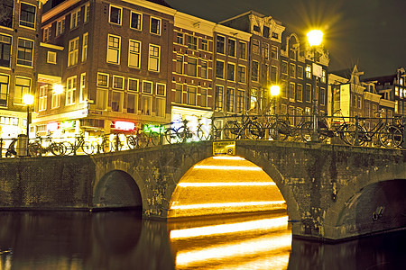 夜间从荷兰阿姆斯特丹到荷兰的城市风景运输风景自行车建筑学地标建筑首都历史房子城市图片