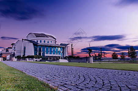 匈牙利国家剧院布达佩斯 匈牙利紫色公园旅行文化白色天空旅游国家建筑日落图片
