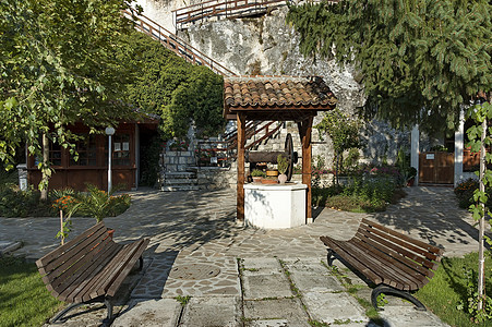 岩石修道院 巴萨波沃的史蒂迪米利建筑学上帝花园花朵岩石石头文化信仰栅栏树木图片
