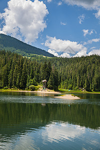 Sinevir湖旅游蓝色爬坡森林顶峰全景城市风景荒野池塘图片