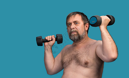 人用哑铃锻炼乐趣举重重量幽默训练工作室运动员男性肌肉老年图片