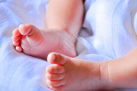 婴儿脚柔软度皮肤新生毯子健康新生活人类身体两个人父亲图片